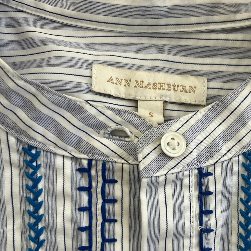 ANN MASHBURN Light Blue & White Striped Women' Tunic Top with Navy Embroidery S - Picture 2 of 4